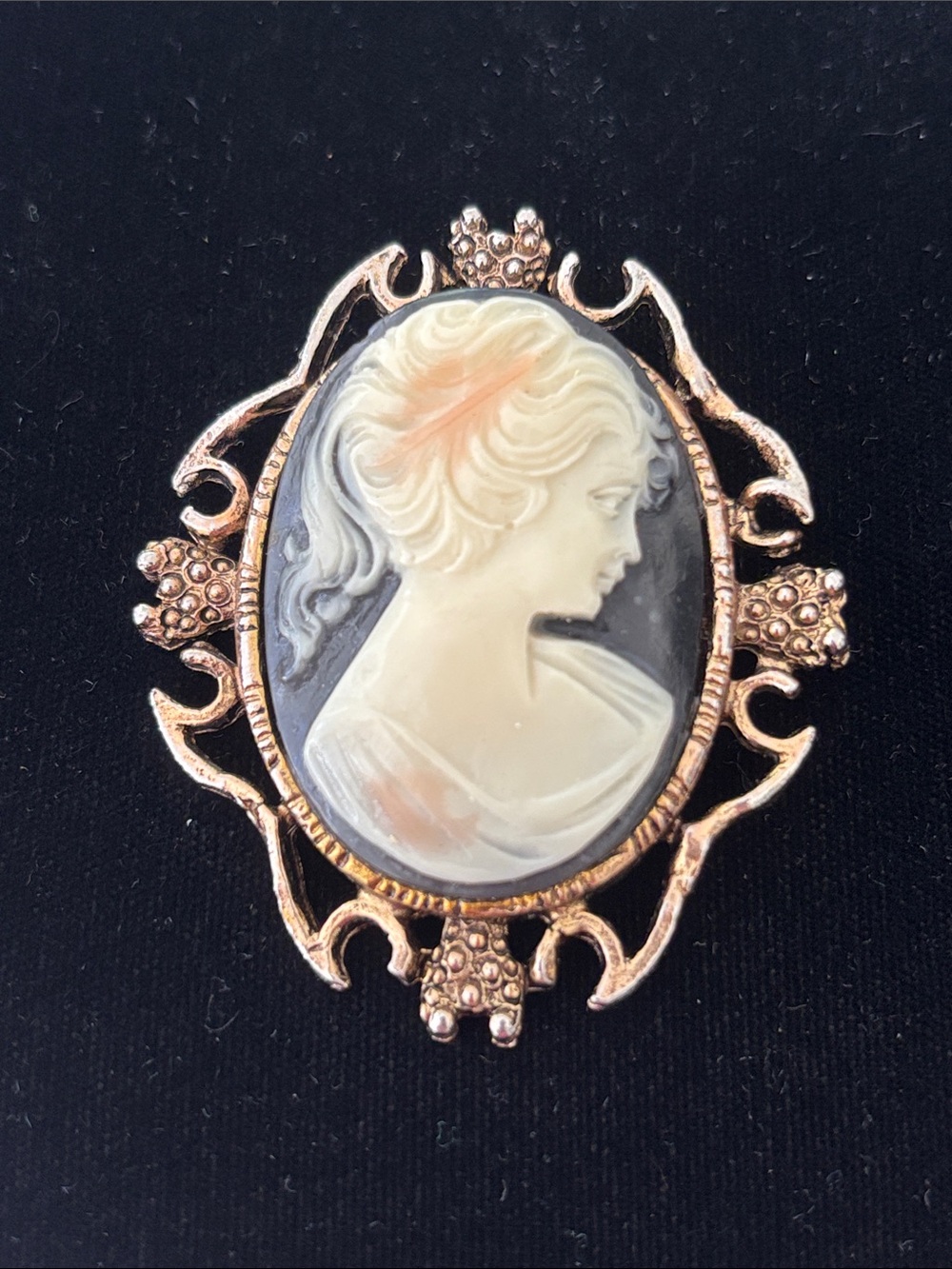 Antique Cameo Pin/Pendant
